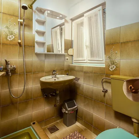 2 Bedroom Cozy In Rab