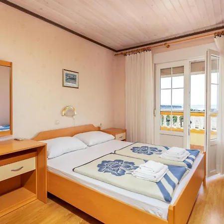 2 Bedroom Cozy In Rab Rab Town