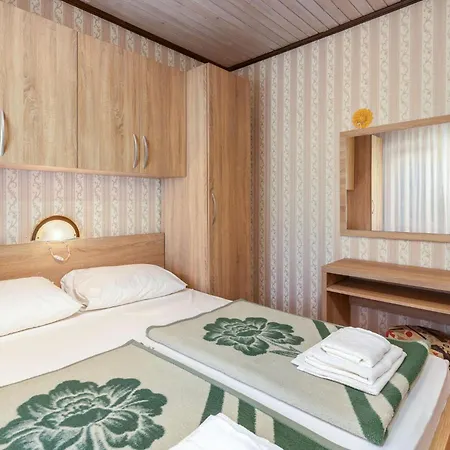 2 Bedroom Cozy In Rab Rab Town