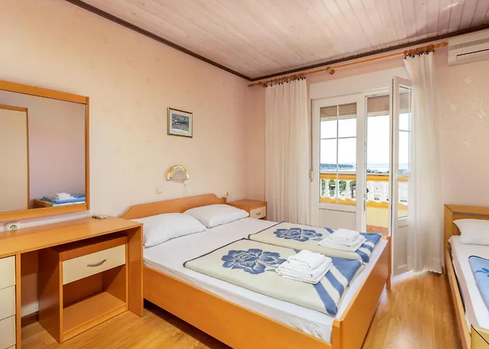 2 Bedroom Cozy In Rab Rab Town