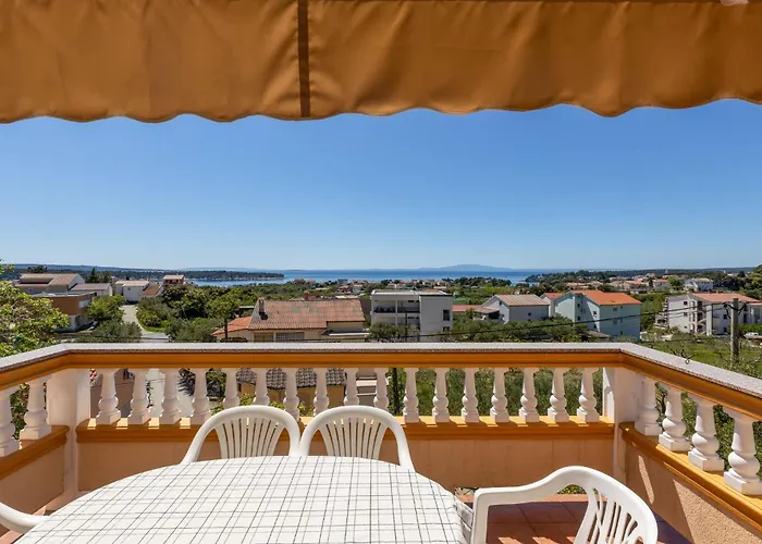 2 Bedroom Cozy In Rab Apartment *