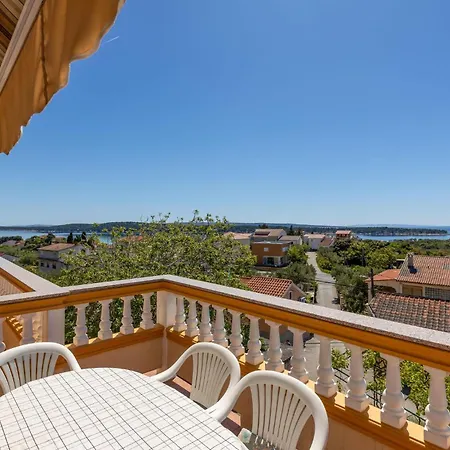 Stunning In Rab Appartement *