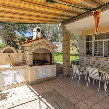 Stunning In Rab Apartamento Rab Town