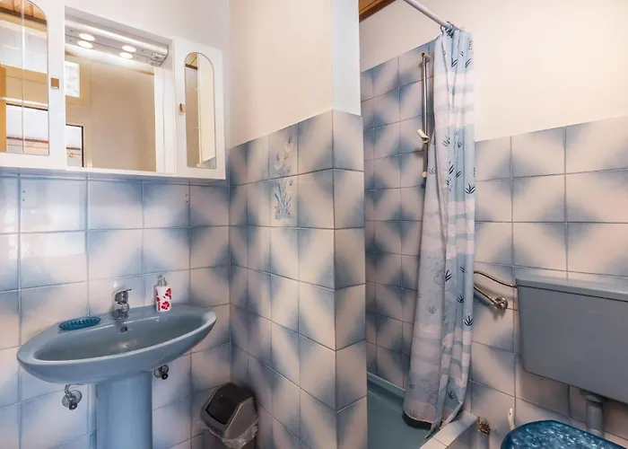 2 Bedroom Cozy In Rab * Rab Town