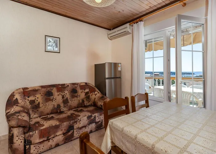 Apartmán 2 Bedroom Cozy In Rab *
