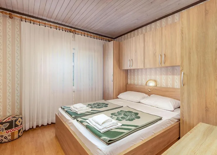 Apartmán 2 Bedroom Cozy In Rab