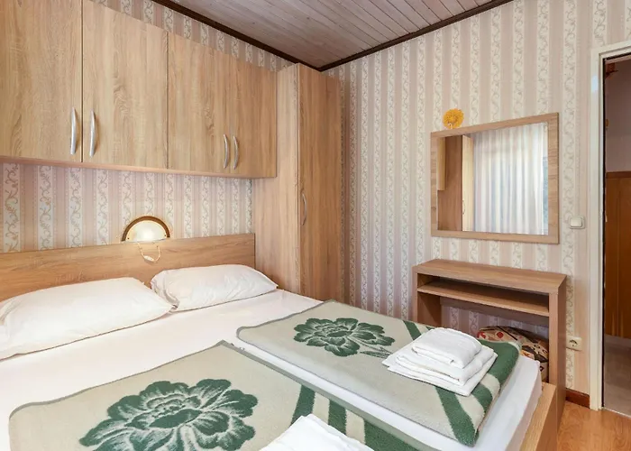 2 Bedroom Cozy In Rab Rab Town