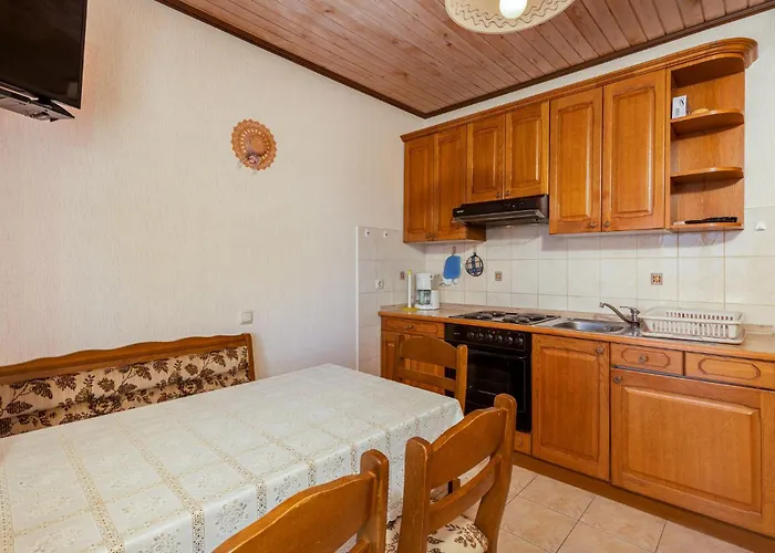 2 Bedroom Cozy In Rab Rab Town