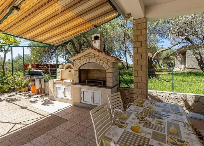 Apartmán 2 Bedroom Cozy In Rab *
